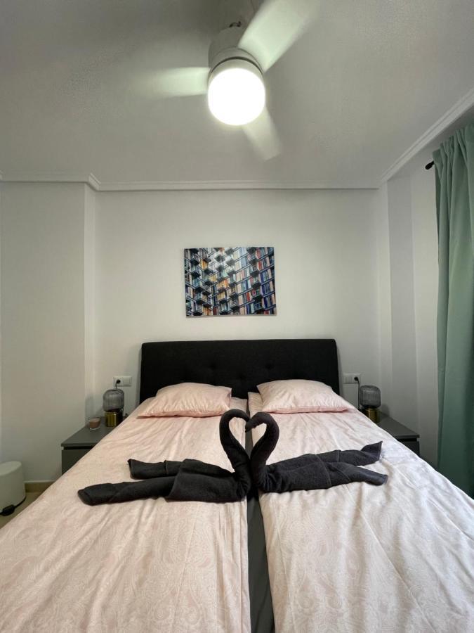 Three Bedroom Apartment With Pool In Torrevieja Dış mekan fotoğraf