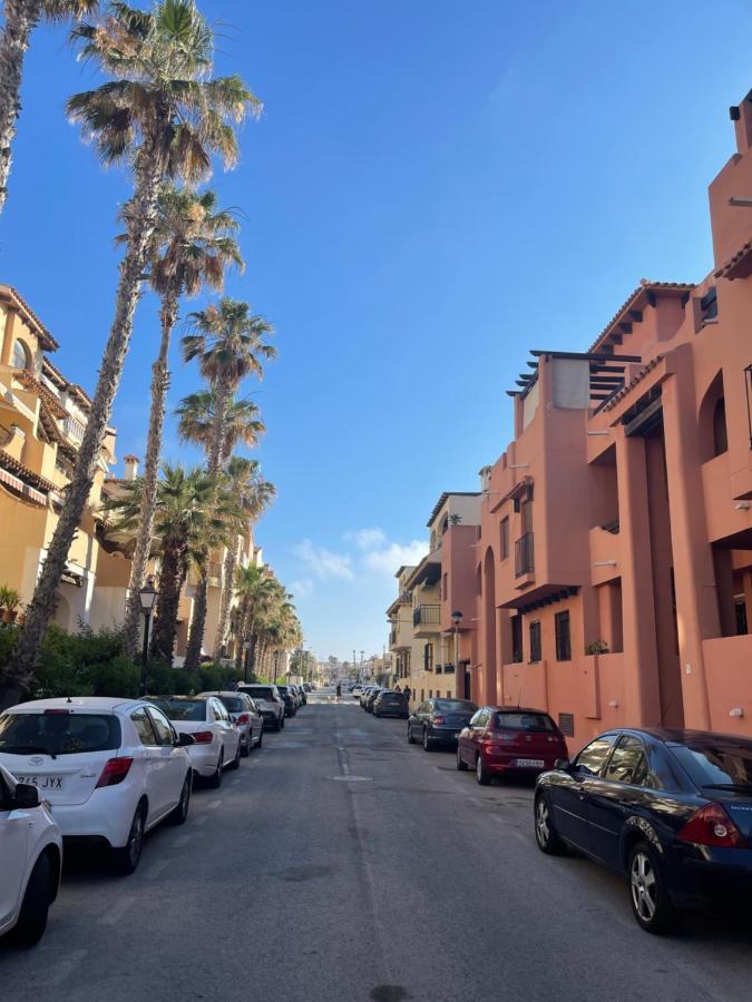 Three Bedroom Apartment With Pool In Torrevieja Dış mekan fotoğraf