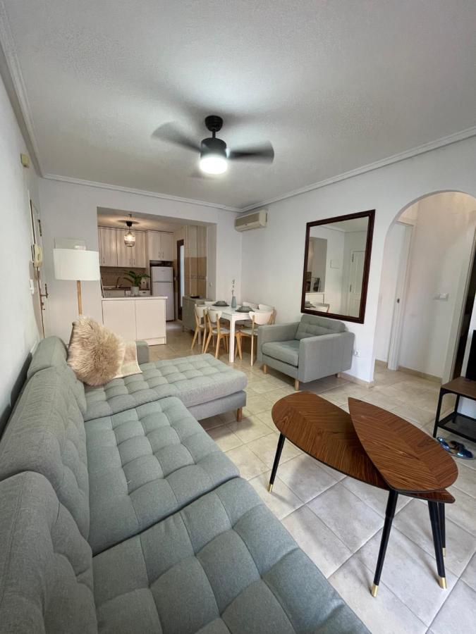 Three Bedroom Apartment With Pool In Torrevieja Dış mekan fotoğraf