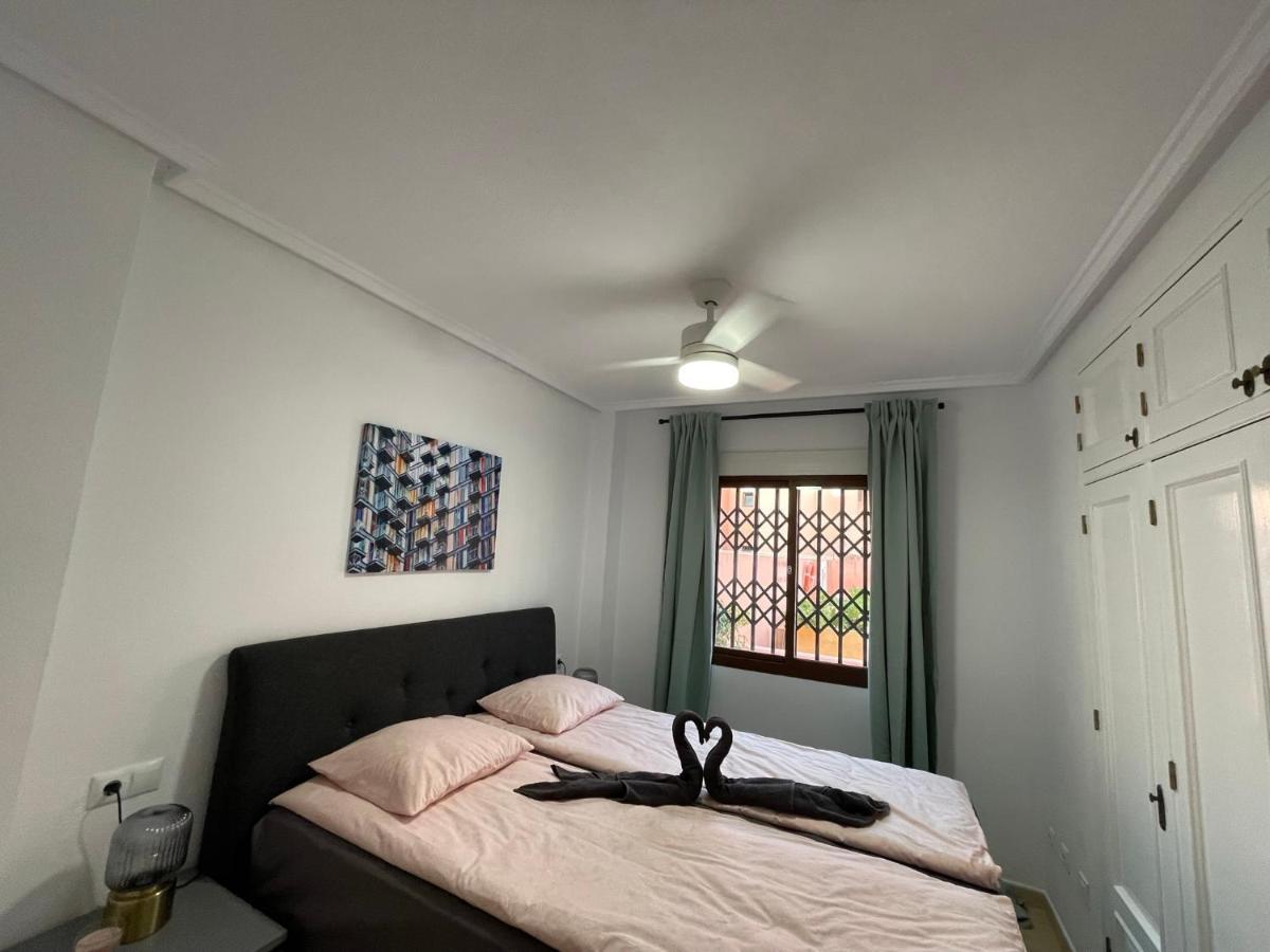 Three Bedroom Apartment With Pool In Torrevieja Dış mekan fotoğraf