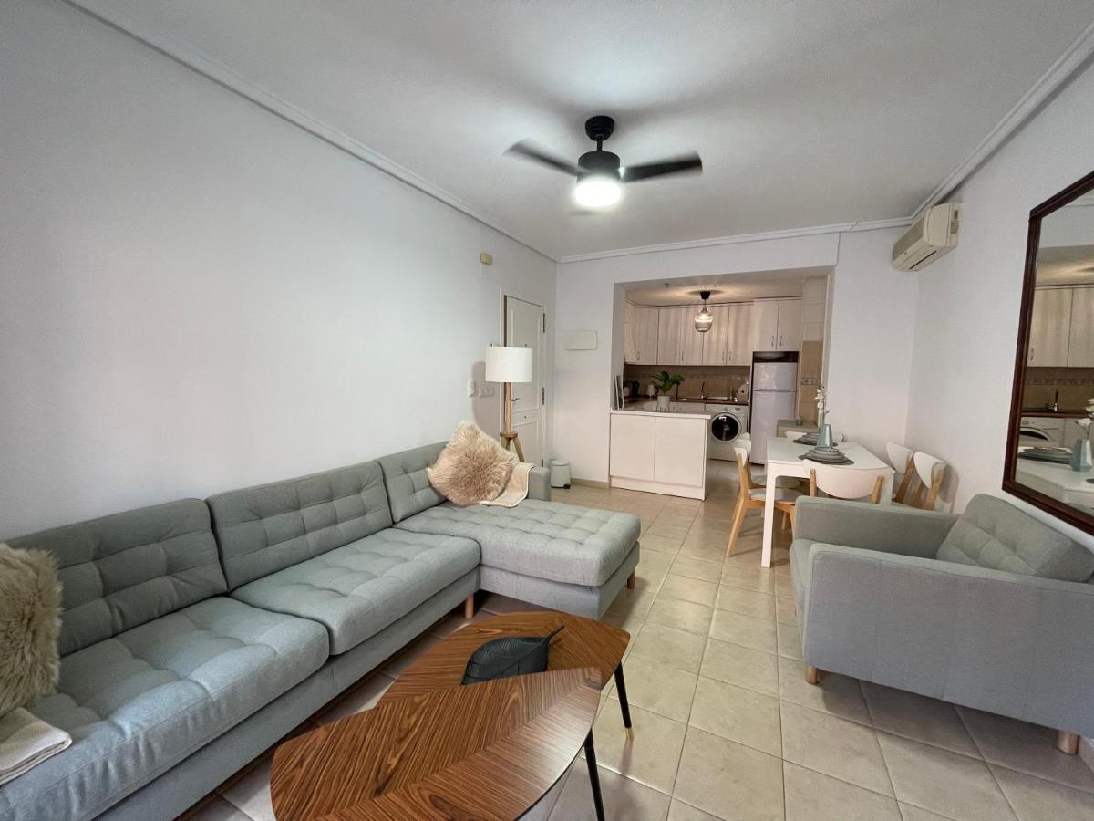 Three Bedroom Apartment With Pool In Torrevieja Dış mekan fotoğraf